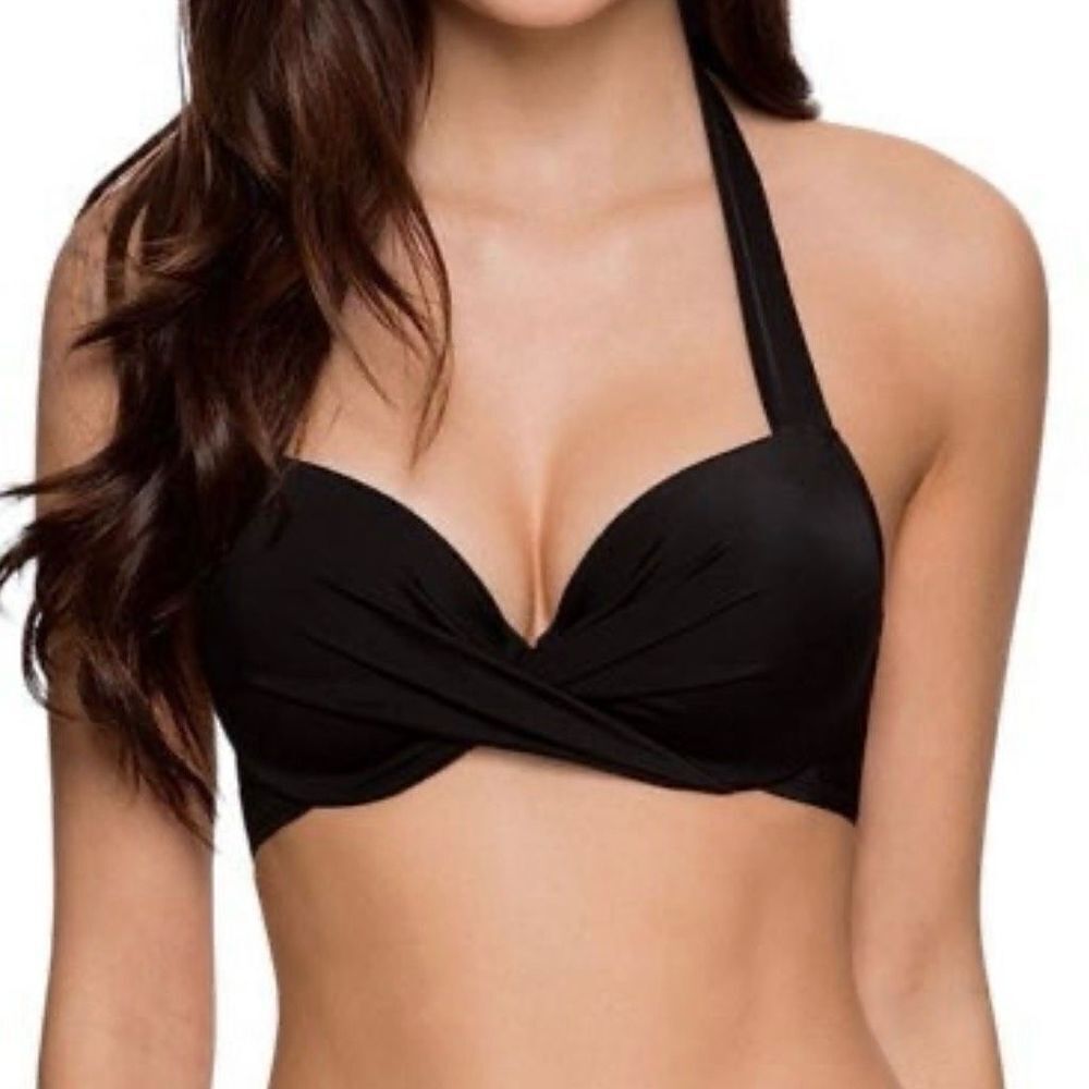 ✨H&M Twisted Halter Bikini Top✨